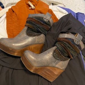 Bedstu Wedge Booties